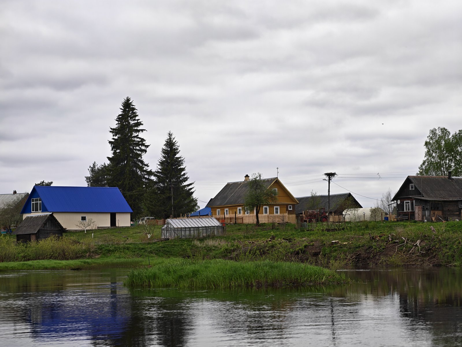 Берег реки Синей